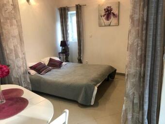 Maison Studio Avec Petit Jardin