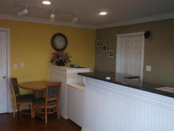 Hotel Travel Inn And Suites
