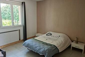 Maison Centre De Bellegarde Avec Jardin Et Terrasse �quip�e D'un Salon De Jardin Et D'un Barbecue Cuisine �quip�e 3 Chambres Avec 2 Lits Double 140x190 Et 2 Lits Simple Chauffage Po�le � Granul�s Parking Gratuit Devant La Maison