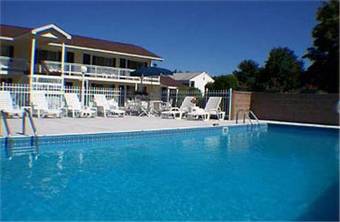 Footbridge Beach Motel