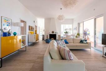 Splendida Villa Con Vista Mozzafiato E Piscina