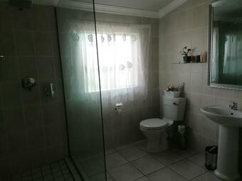 Hostal Why Not Guesthouse