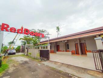 Hotel Reddoorz Syariah Near Exit Tol Pemalang Comal 2