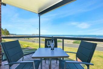 Granite Views Beachfront Apartment + Wifi