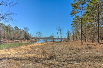 Brilliant Lakefront Cabin With Wraparound Deck!