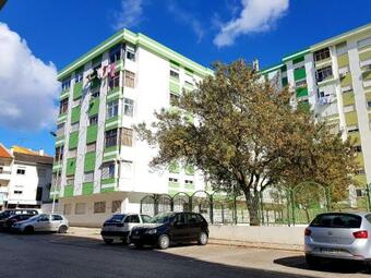 Apartamento T2 - Terra�o A 10mts De Lisboa