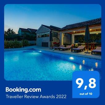 Villa Lorema-jacuzzi,pool,billiard,table Tennis&football