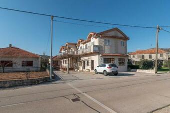 Apartments Ivana-gustirna