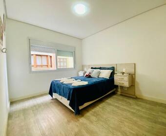 Apartamento 02 Dormitórios - Sacada Com Churrasqueira - Lareira - Próximo Ao Centro