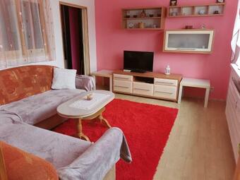 Apartamento Zrekon?truovan� Byt S V�h?adom Na Tichom Mieste