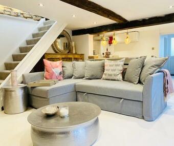 Warm, Modern 2 Bed Cottage In The Cotswolds