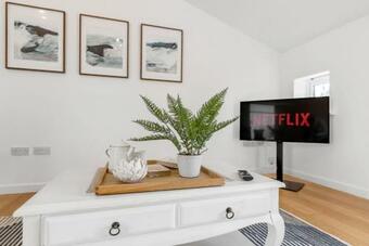 3 Bedroom Holiday Annex With Parking