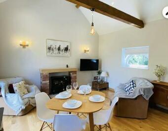 The Stable - Beautiful Barn Conversion
