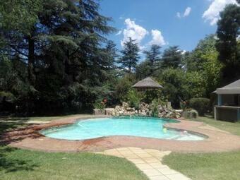 Hostal Silken Trap Guest House