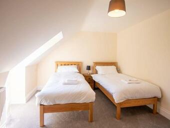 Dawson Park 8 - Uk12667