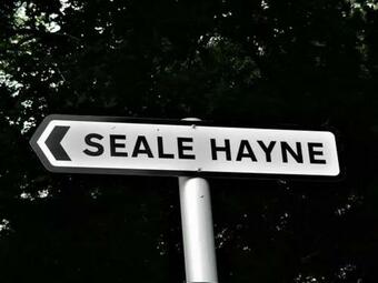 Hostal Dartmoor Suites