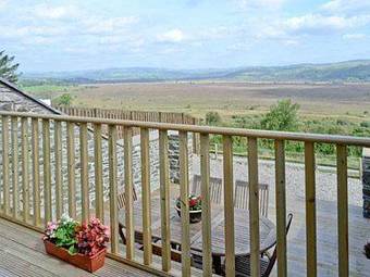 Llwynywynau Isaf Barn