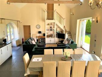Chestnut Barn, North Norfolk With Private Hot Tub & Close To Beaches