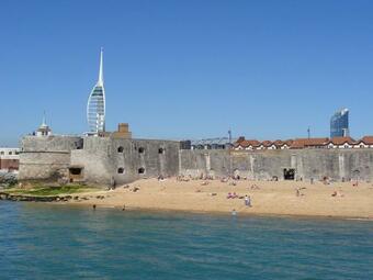 Villa Luxury 2 Bed Georgian Townhouse, Old Portsmouth