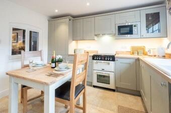 1 Chantry Cottage