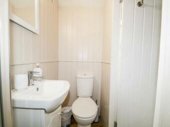 Seashore Shepherds Hut Moat Farm