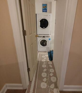 Apartamento Luxury Studio Unit Newmarket Wifi Ps4 4k Tv Ensuite Laundry Free Parking