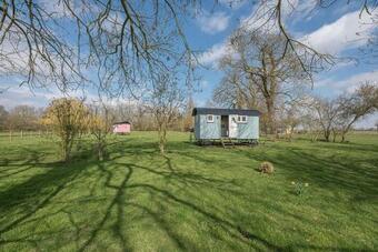 Sage Shepherds Hut Boundary Farm Air Manage Suffolk