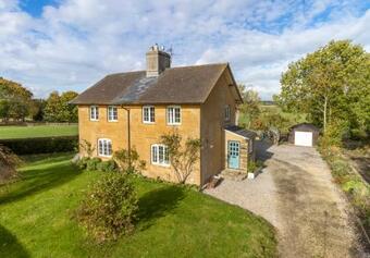 The Chestnuts, Beautiful Rural Cottage With Countryside Views