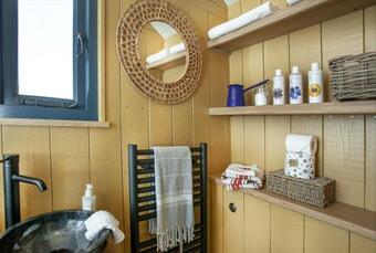 Dotty's Hut, Old Rectory House