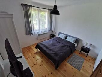 Nek�zseny Gy�ngye Vend�gh�z