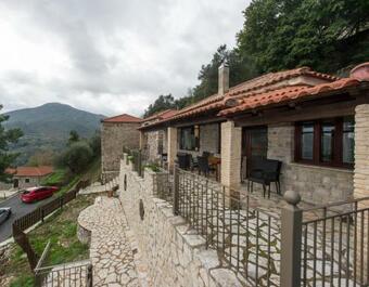 Petra Thea Villa Karitaina