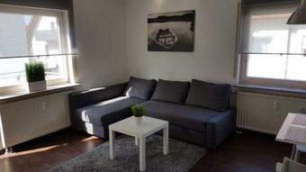 Apartamento Ferien- Und Businessapartment I Modern Mit Wlan Und Parkplatz Nahe Zentrum, Automobil- Und Tech-firmen, Messe