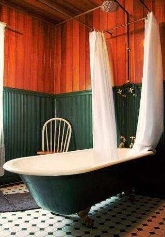 Bed & Breakfast Falls Teahouse