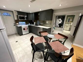 Charming Apartment In Uptown Toronto