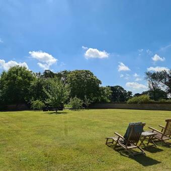 Bed & Breakfast Sloley Hall