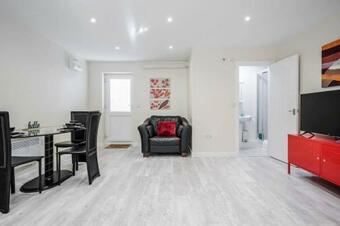 Bedford Hospital - The Victoria 2br Maisonette