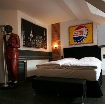 Hip Hotel