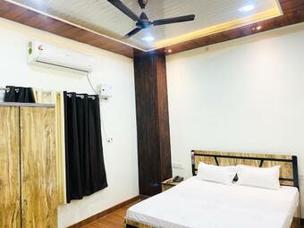 Oyo 88141 Ss Grands Hotel