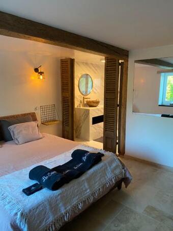 Suite De Charme : Les Cren�es