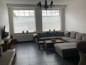 Gezellige Vernieuwde Rijwoning Voor 10 Personen