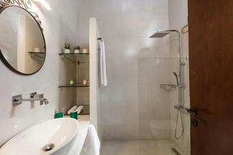 Villa Penthe Manor House, Rustic Secret Retreat!