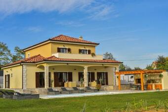 Beautiful Villa Raviola