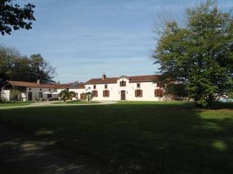 Holiday Home Entre Le Gers Et Les Pyrenees Buzon I