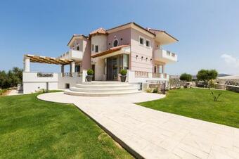 Villa Aelia Residence, A Luxurious Pampering Experience!