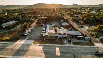 Hotel The Historic Leakey Inn