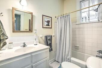 Adorable Georgia Cottage With Screened-in Porch