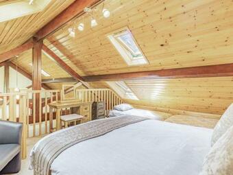 Cedar Barn - Ukc5406