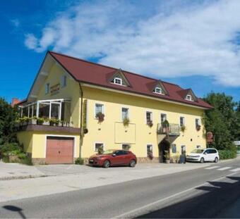 Hostal Gosti??e Senica