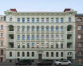 Classical Large Apartment On Alberta Street