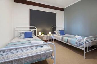 New Iluka Encounter Bay 4 Bdrms Ocean Views Wifi